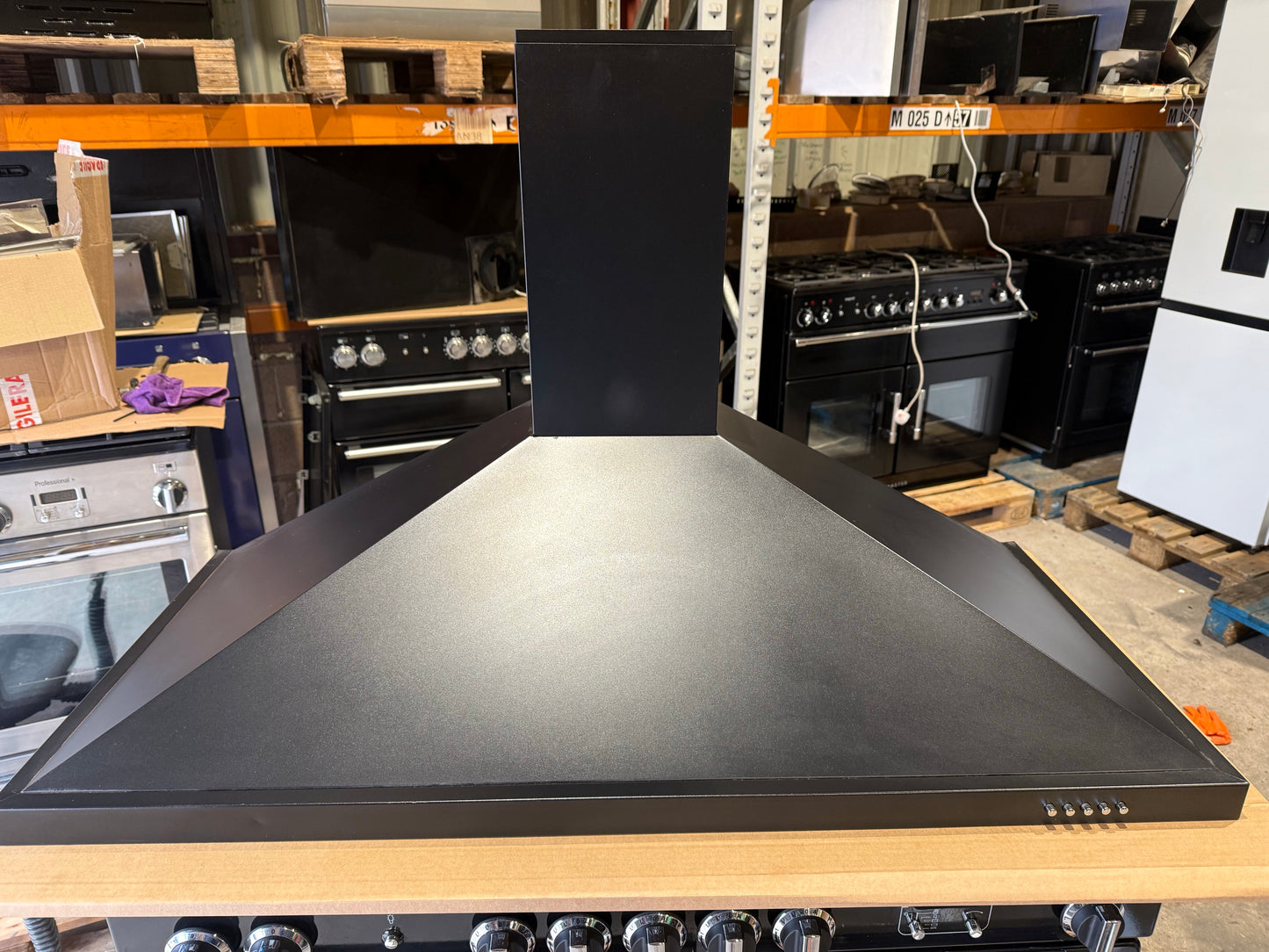 BLACK CHIMNEY COOKER HOOD 110CK
