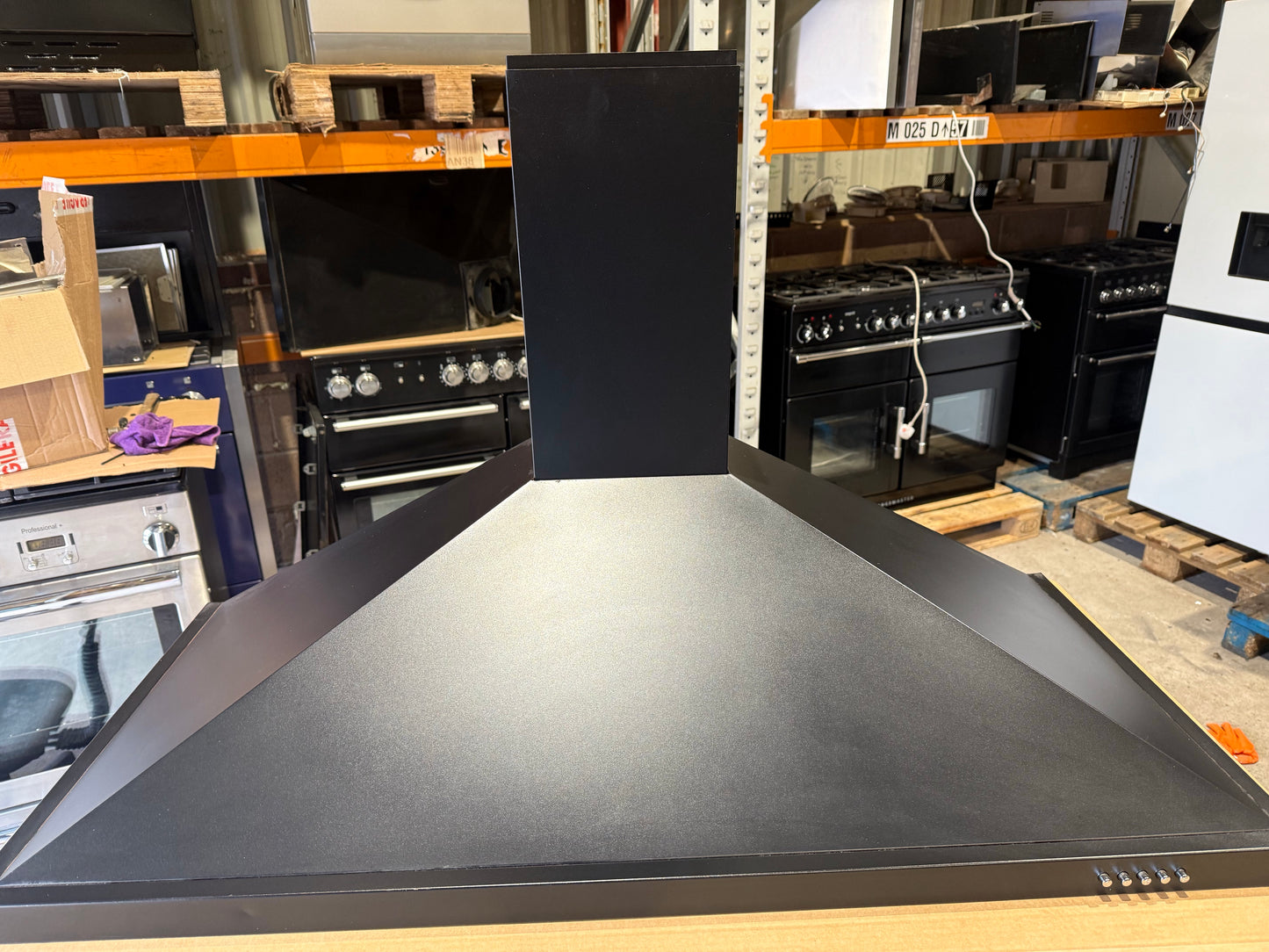 BLACK CHIMNEY COOKER HOOD 110CK