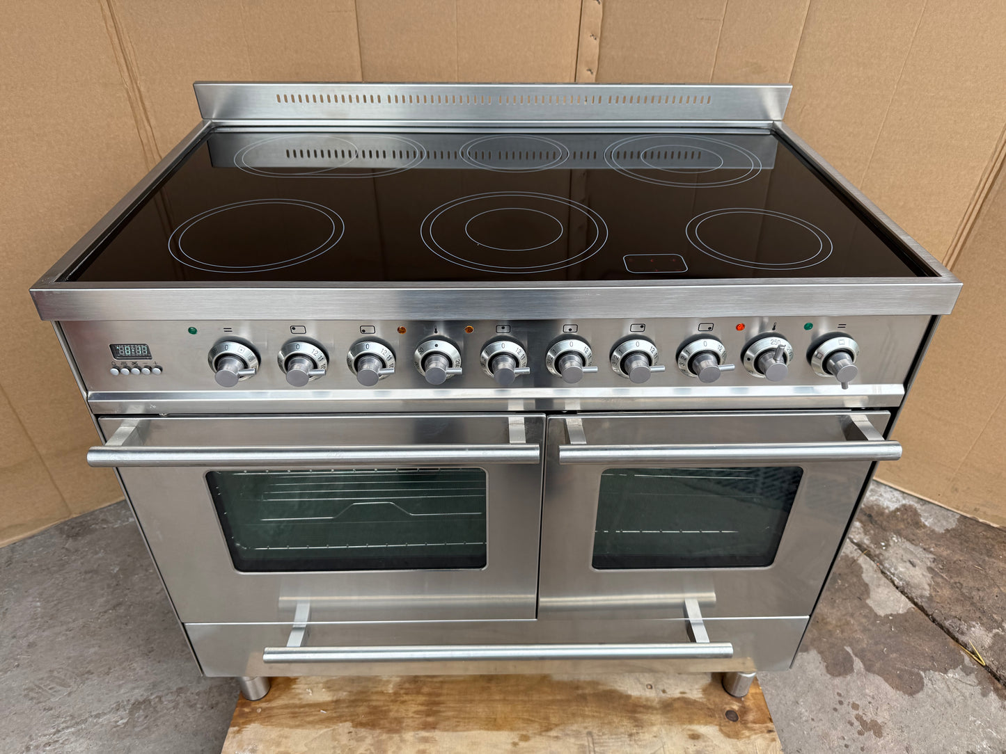 Britannia 100 ceramic stainless steel all Electric Cooker