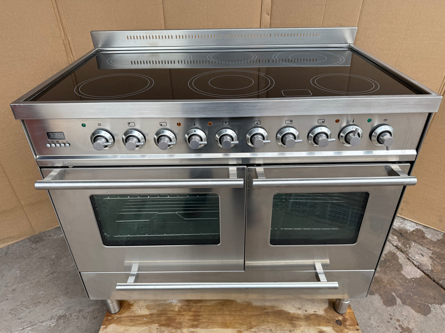 Britannia 100 ceramic stainless steel all Electric Cooker