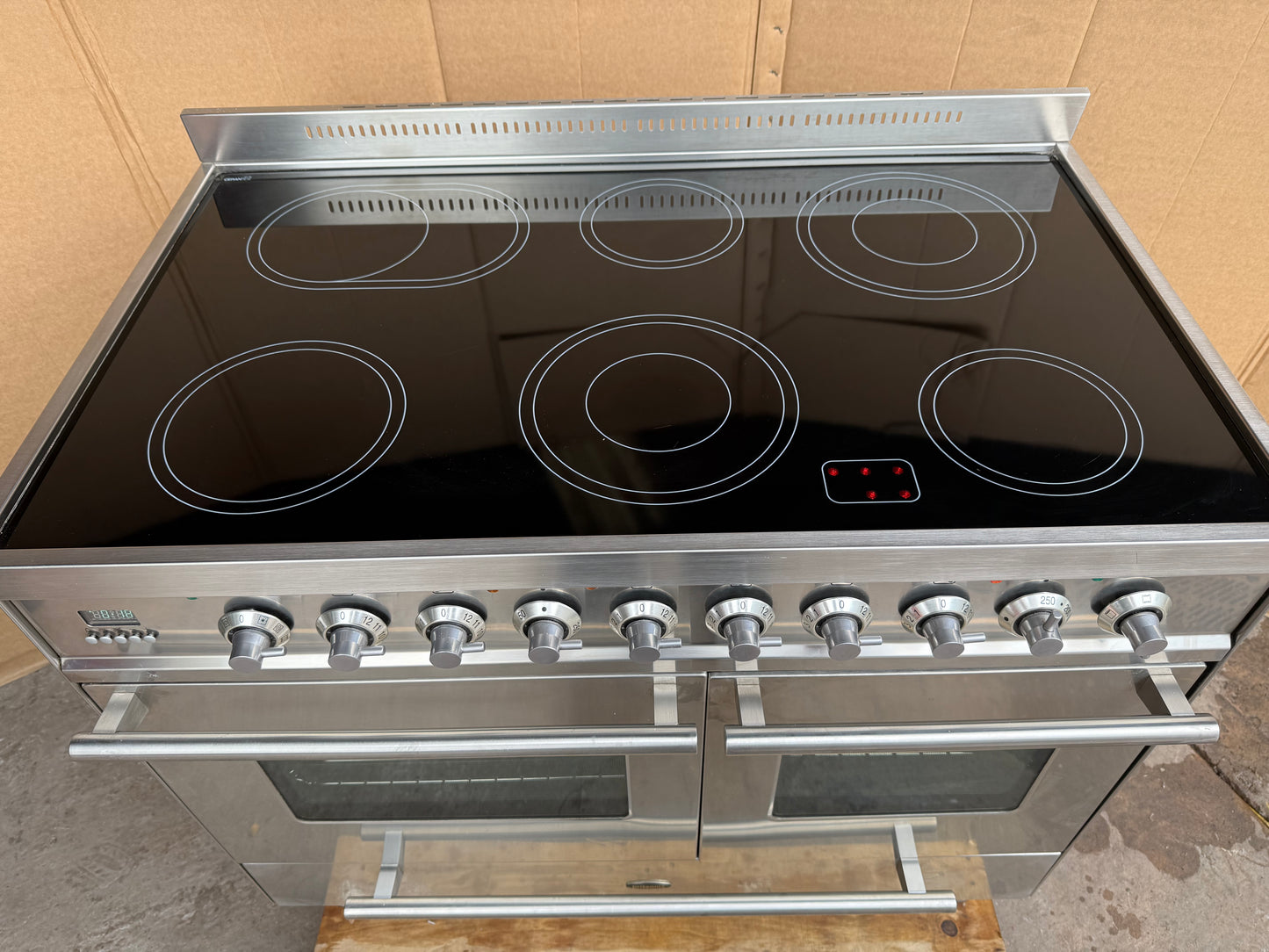 Britannia 100 ceramic stainless steel all Electric Cooker