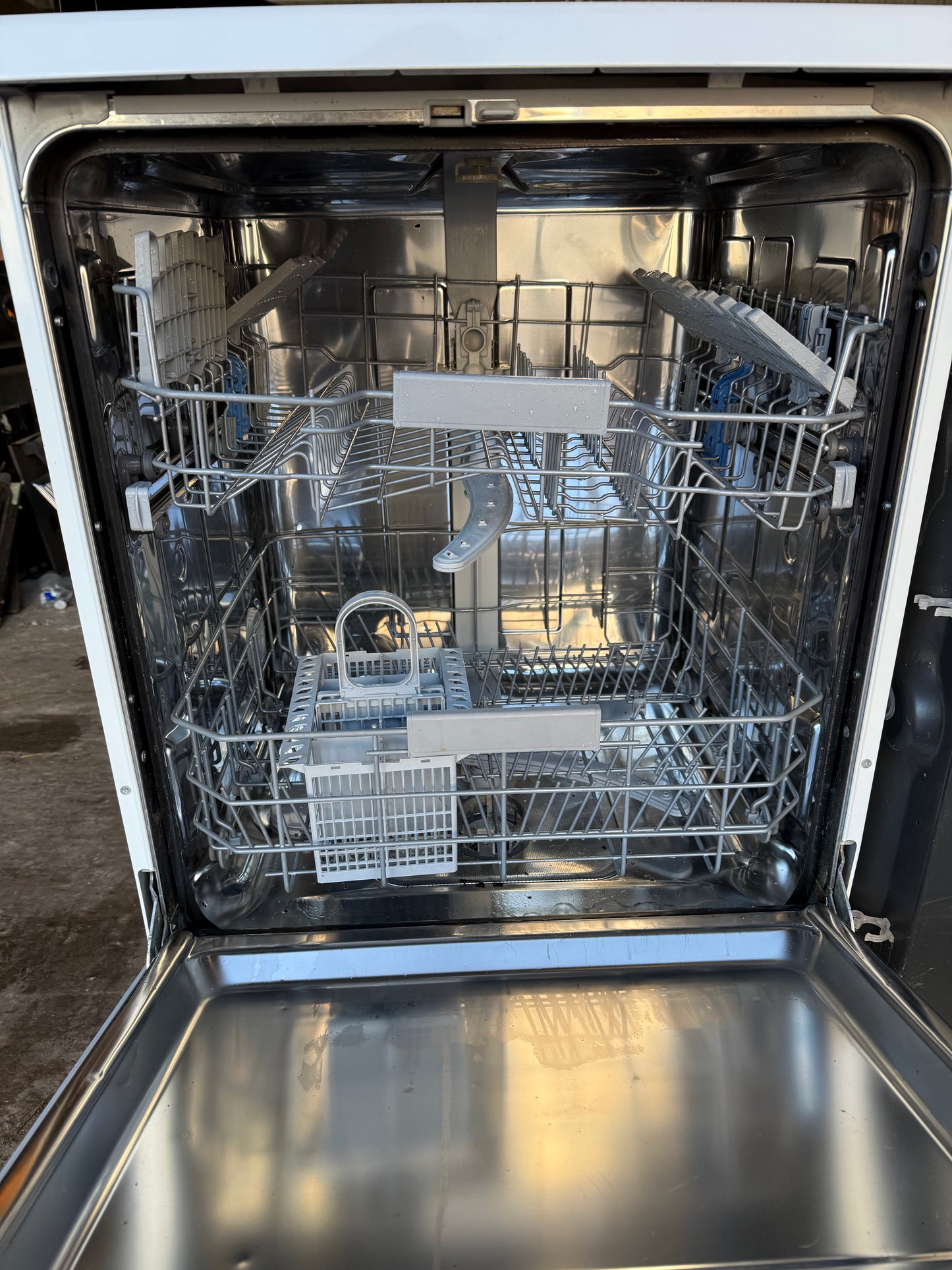 INDESIT 60CM DISHWASHER