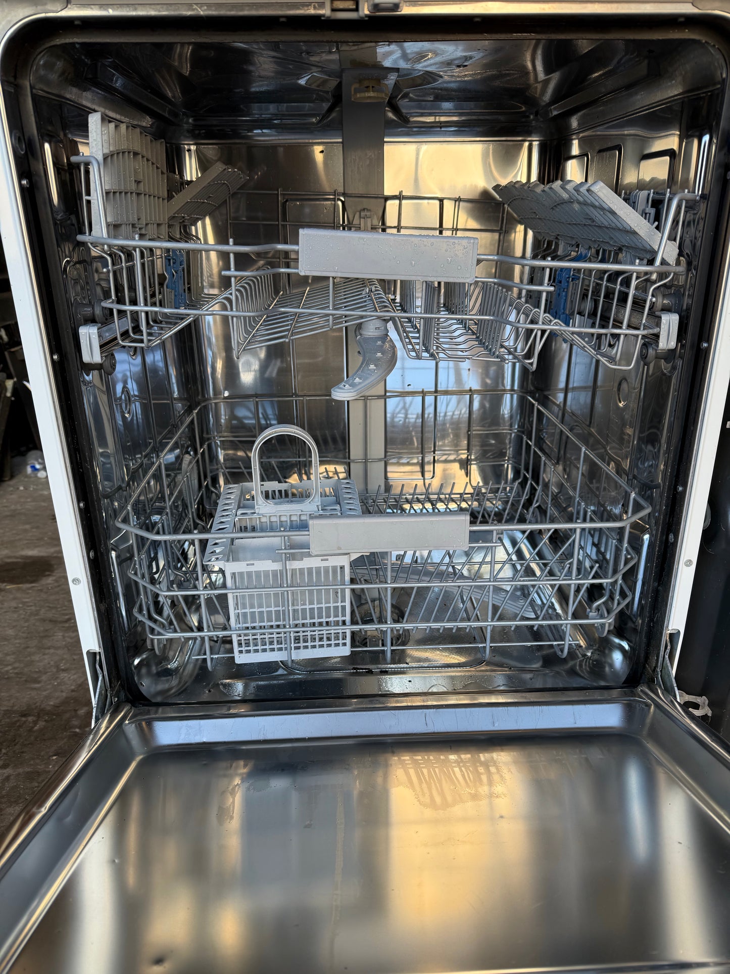 INDESIT 60CM DISHWASHER