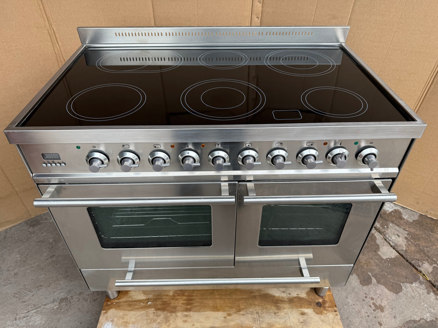 Britannia 100 ceramic stainless steel all Electric Cooker
