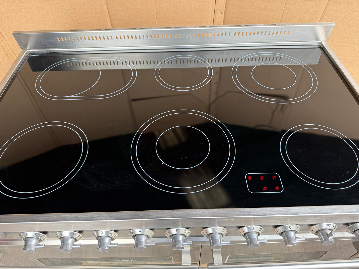 Britannia 100 ceramic stainless steel all Electric Cooker