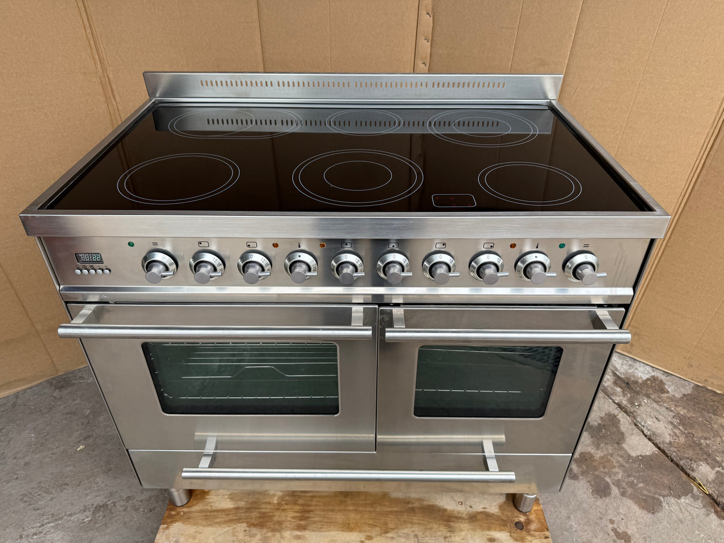 Britannia 100 ceramic stainless steel all Electric Cooker