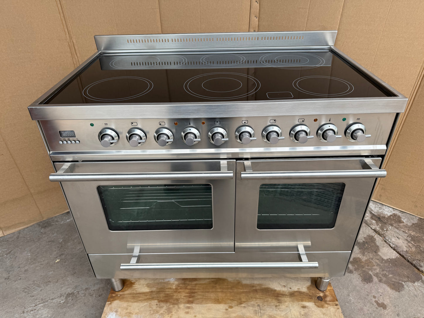 Britannia 100 ceramic stainless steel all Electric Cooker