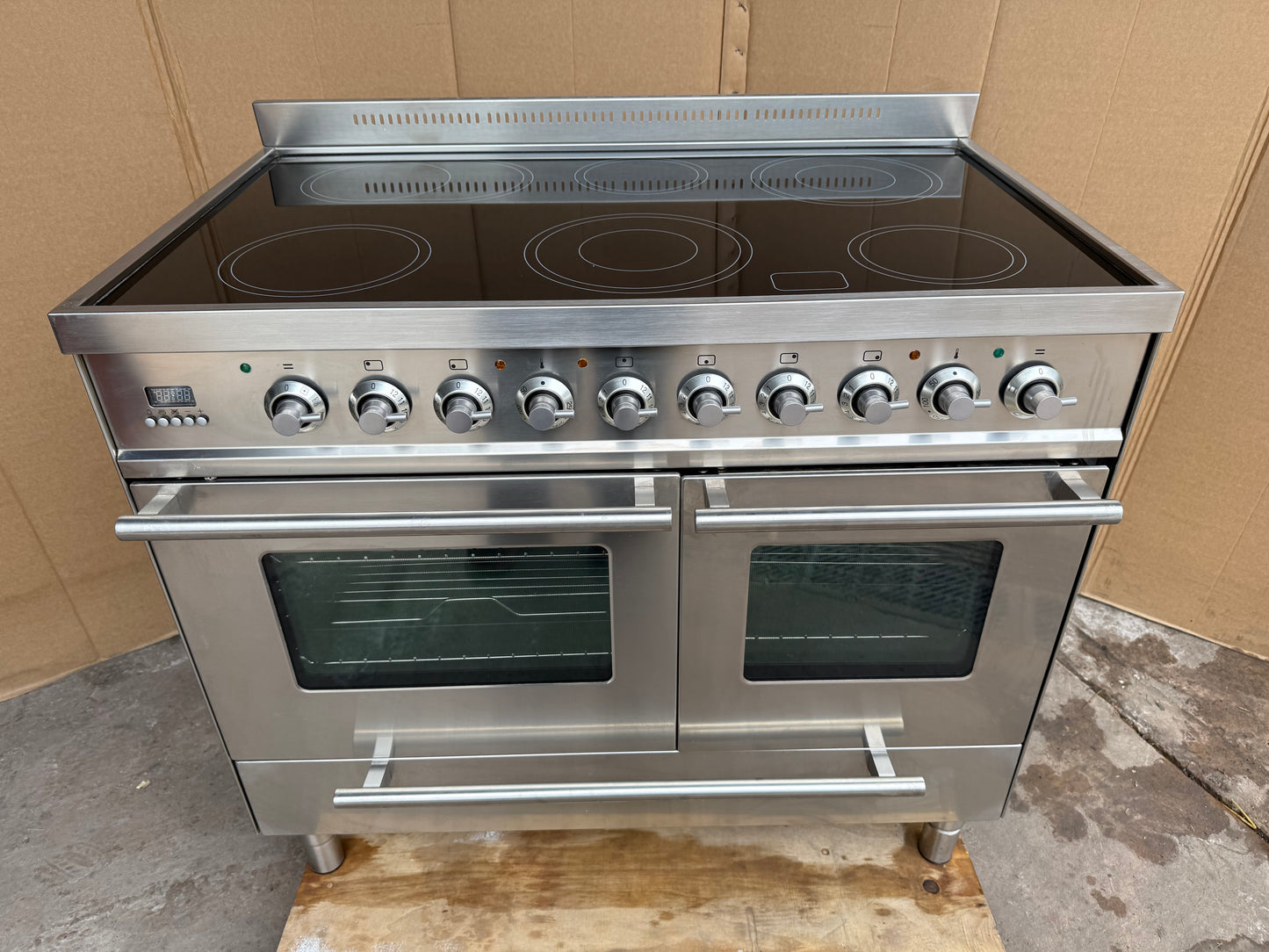 Britannia 100 ceramic stainless steel all Electric Cooker