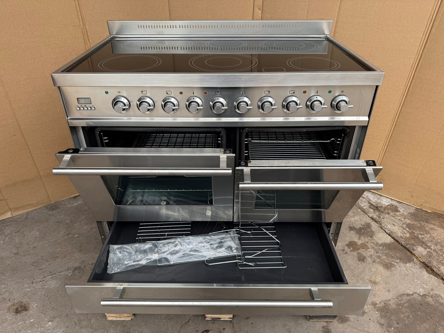 Britannia 100 ceramic stainless steel all Electric Cooker