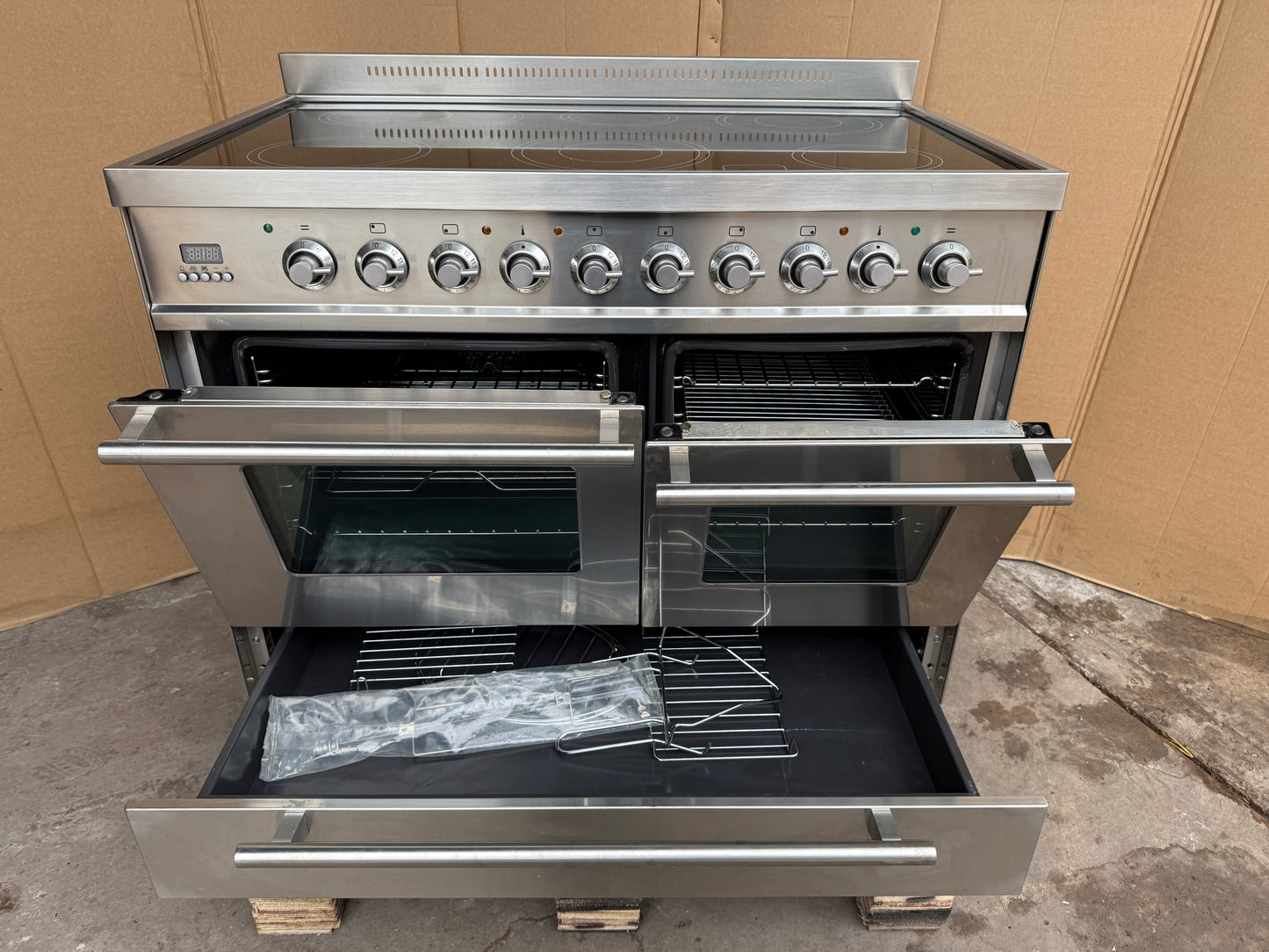 Britannia 100 ceramic stainless steel all Electric Cooker
