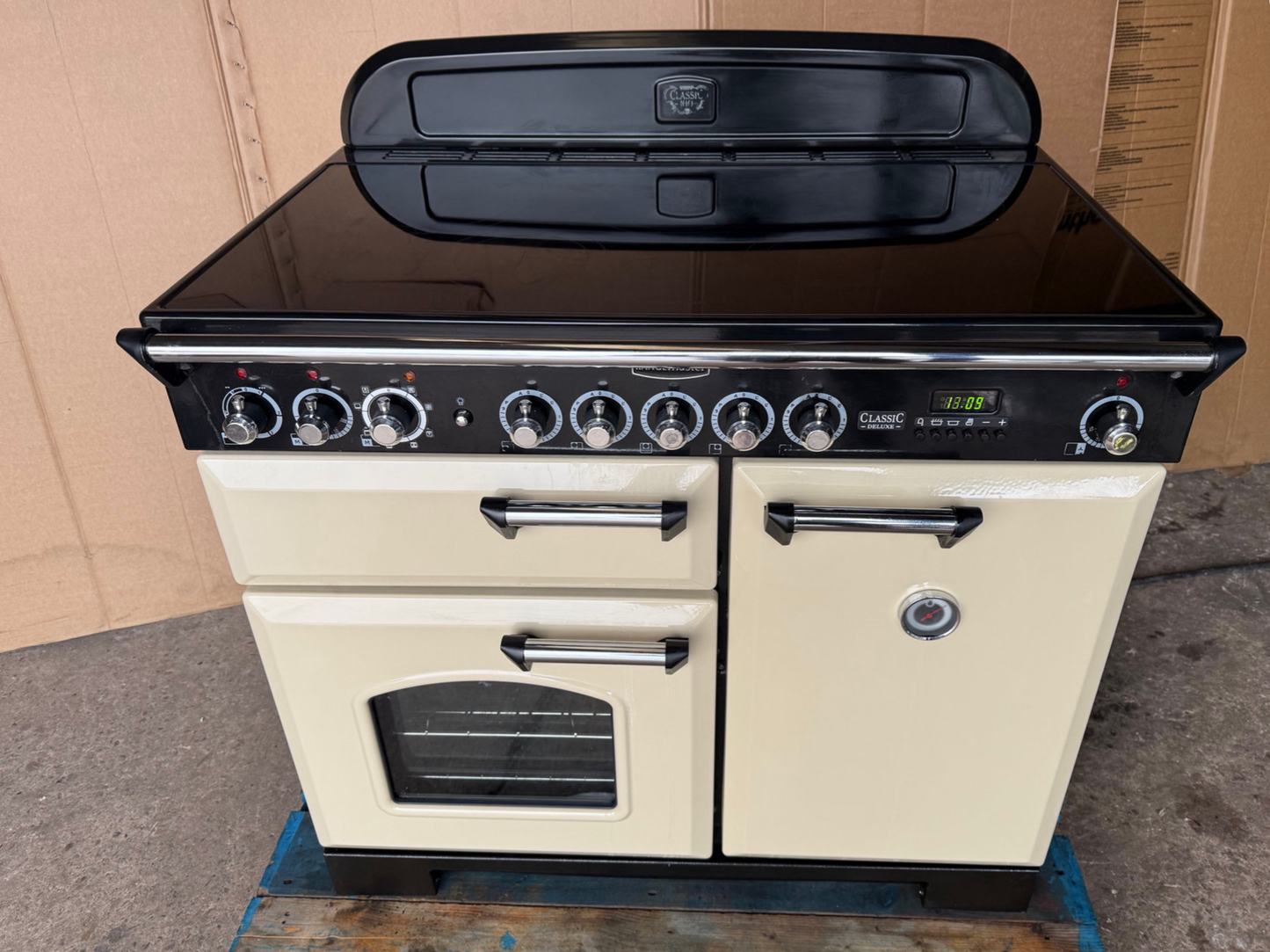 RANGEMASTER CLASSIC DELUXE 100 CREAM INDUCTION ALL ELECTRIC COOKER. PRISTINE CONDITION